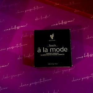 Younique Touch a la mode powder luminizer